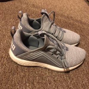 Women’s Puma Sneakers!